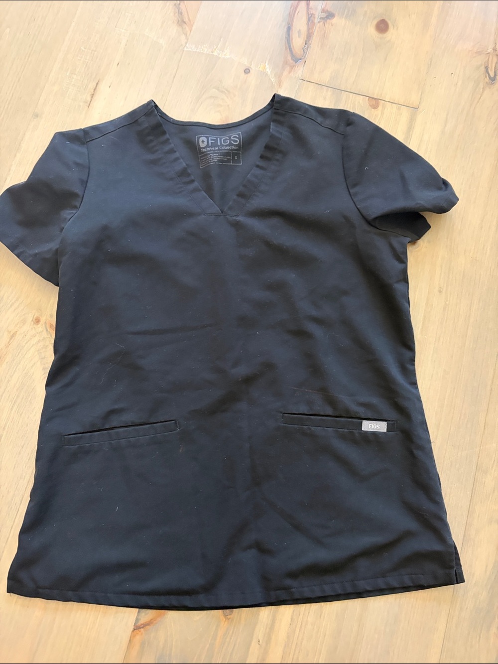 Figs Black V-Neck Scrub Top with Front Pockets Women’s Small